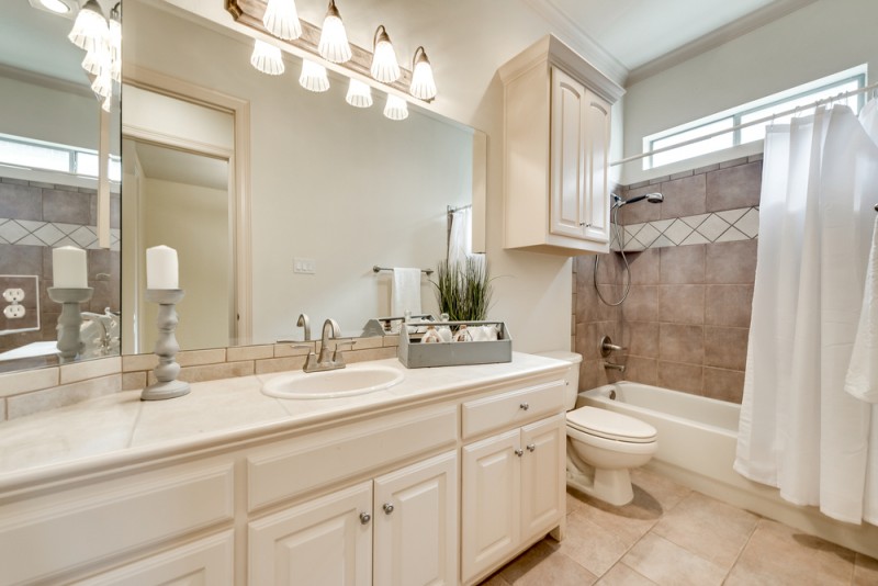    Second Full Bathroom 