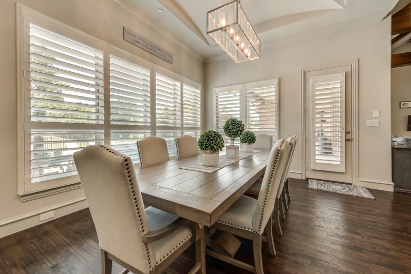    Walls of Windows allow Great Natural Light for the Breakfast Area 