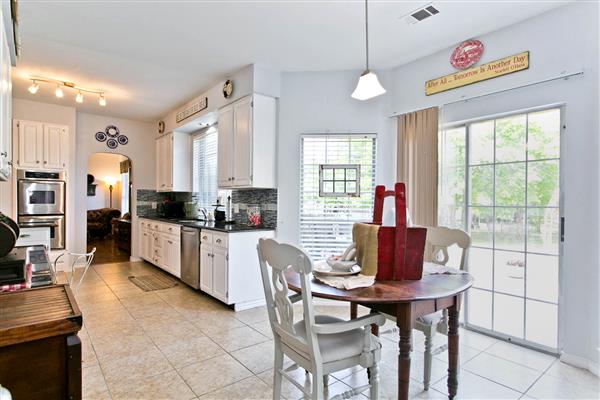    Breakfast with Bay Window and Sliding Door 