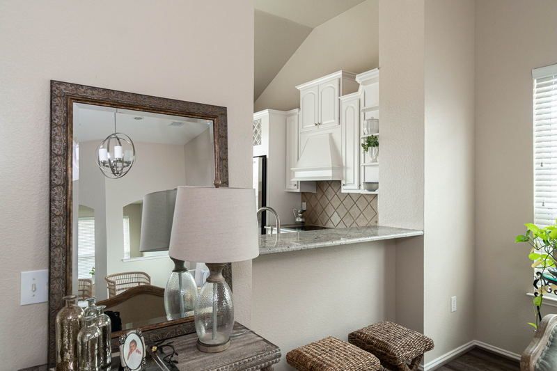    Breakfast Bar Area for Additional Seating 