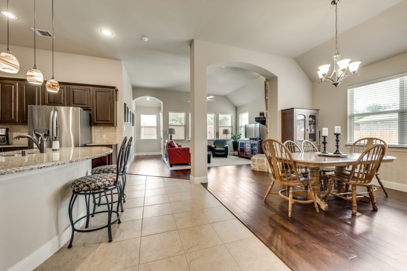    Open Floorplan is Perfect for Entertaining 