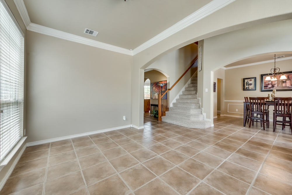    Tile Floors Stretch through Main Living Areas 