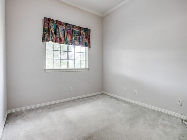    Split Secondary Bedroom 