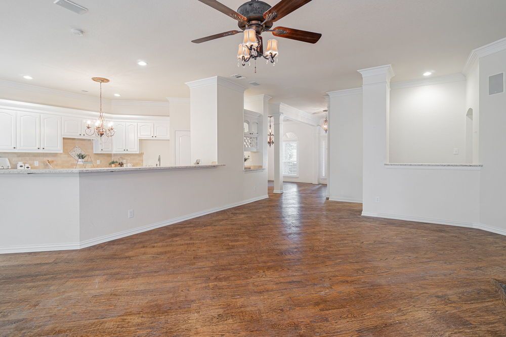    Open Floorplan Perfect for Entertaining 