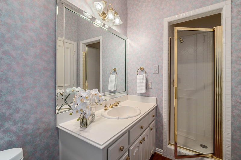    Faull Bathroom with Pool and Hall Access 