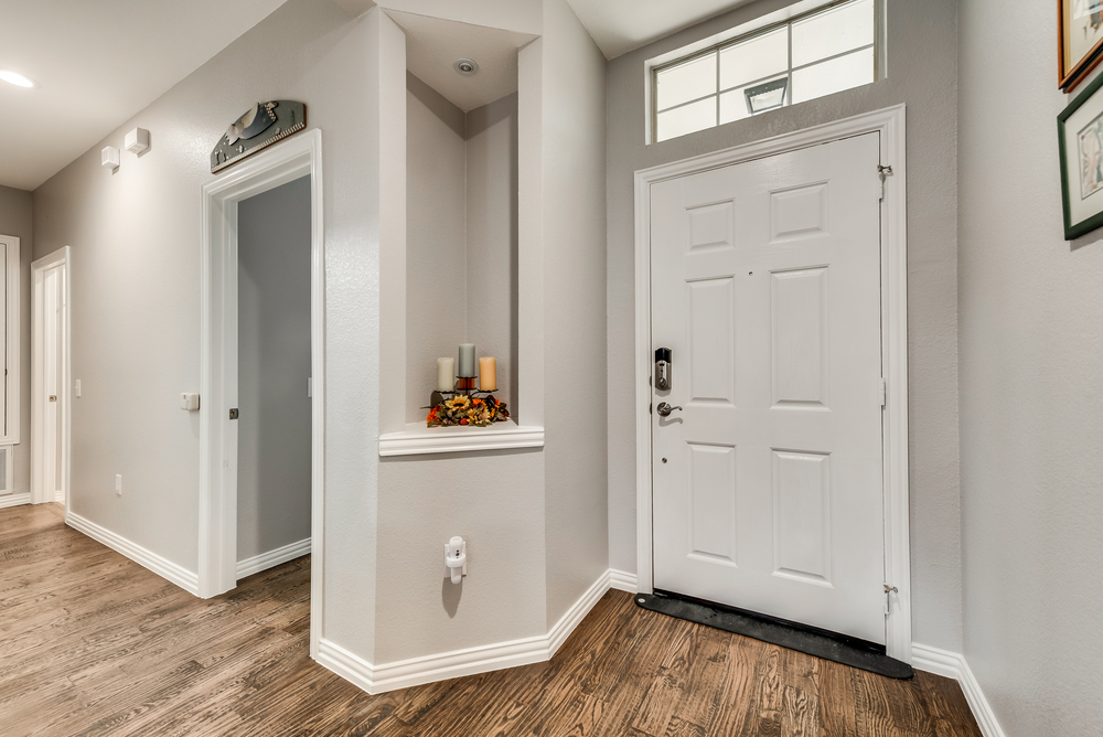    Entry Red Oak Hardwoods Stretch Entire Property except Bathrooms and Utility Room 