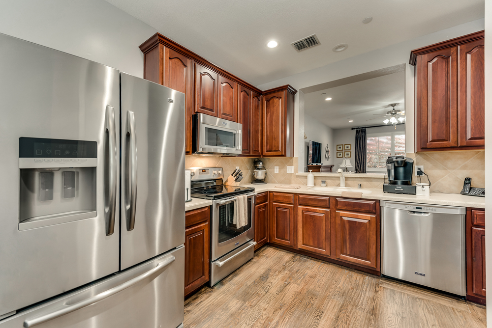    Chef s Kitchen with Corian Countertops and Stainless Steel Appliances 