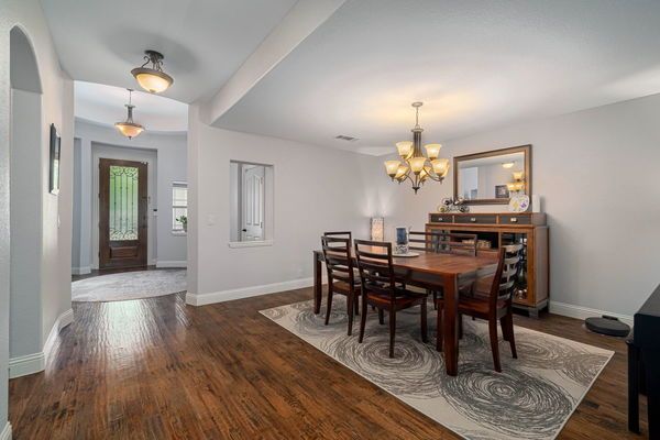    Entry and Formal Dining 