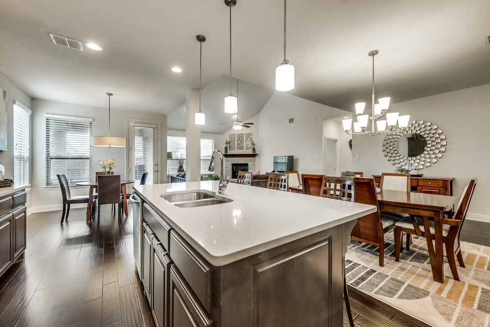    Open Floorplan is Perfect for Entertaining 