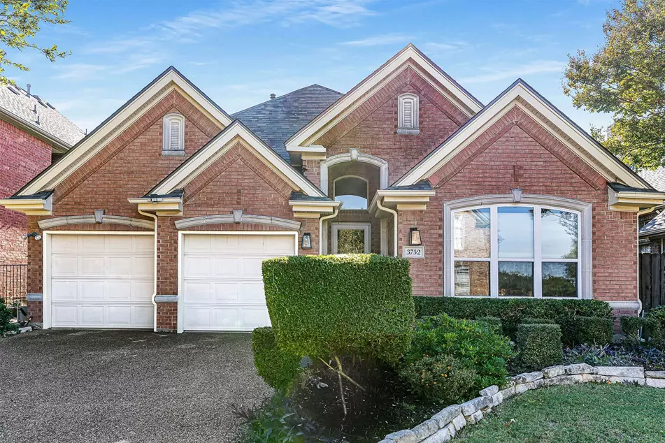 3752 Park Pl Addison, TX 75001